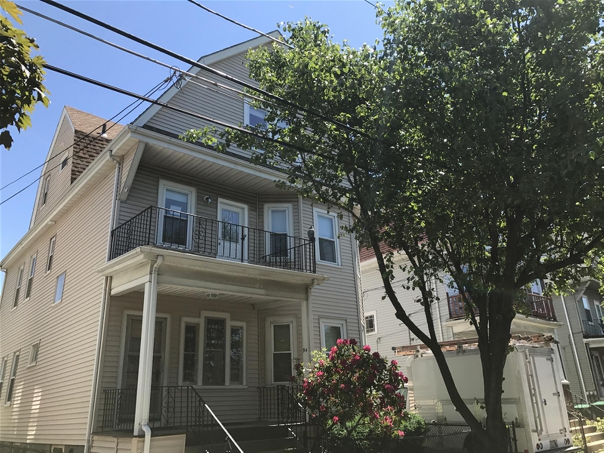 94 Bristol Rd, Medford