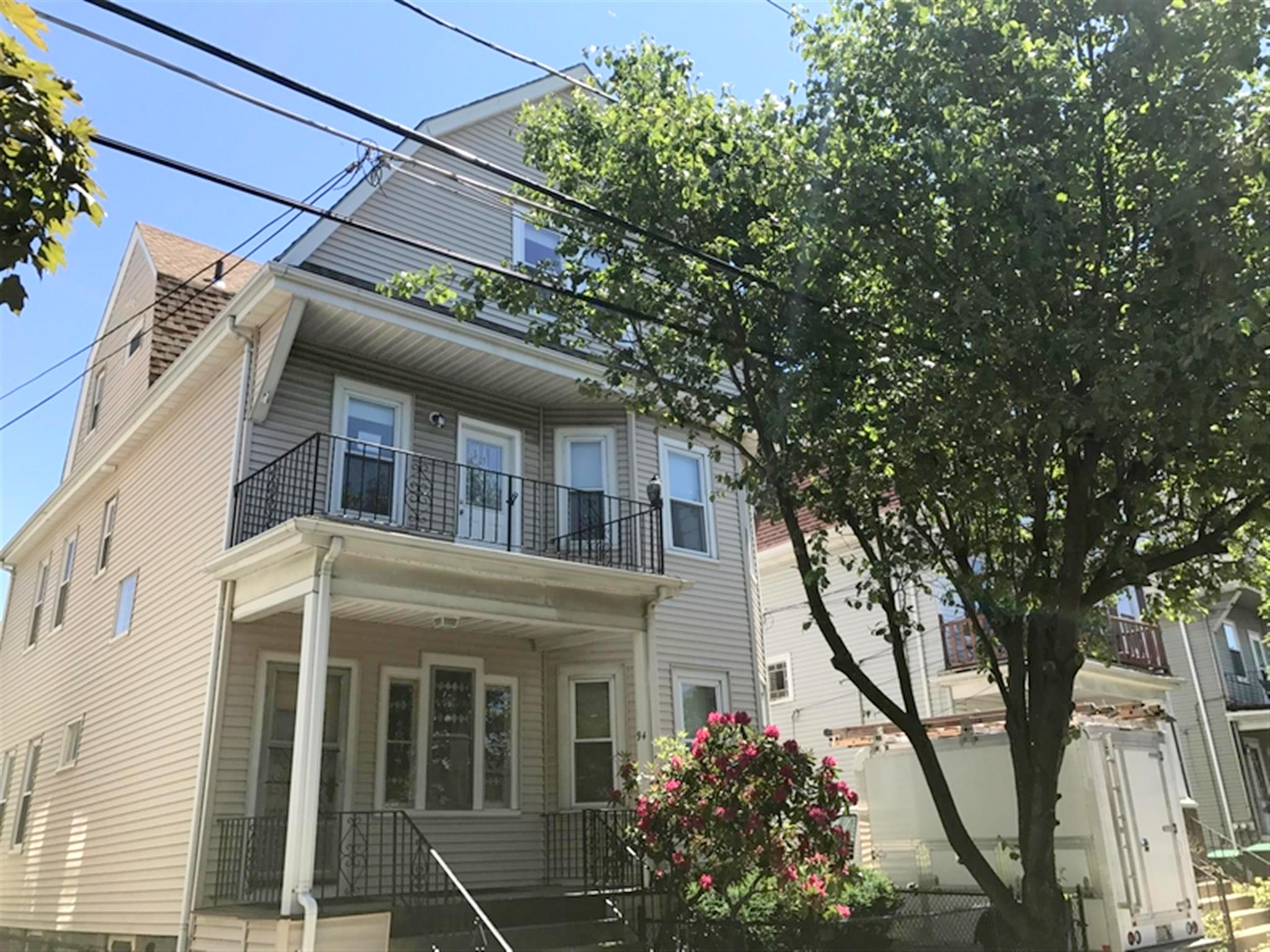 94 Bristol Rd, Medford