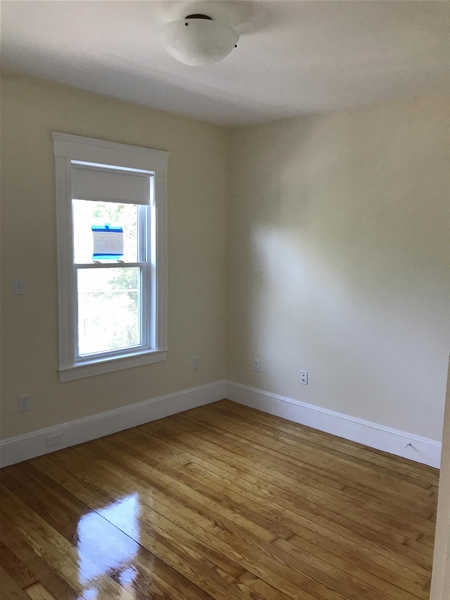 94 Bristol Rd, Medford