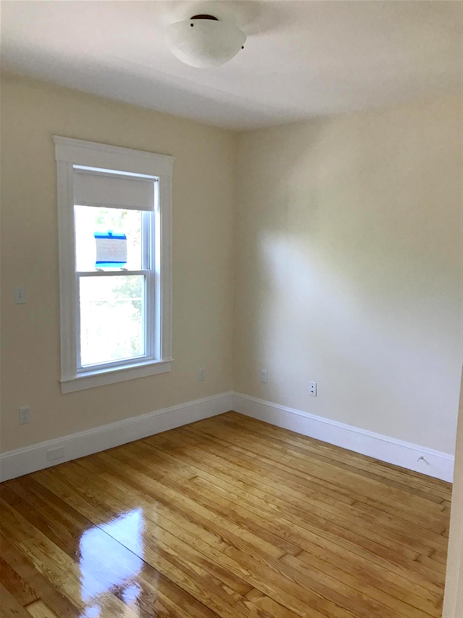 94 Bristol Rd, Medford