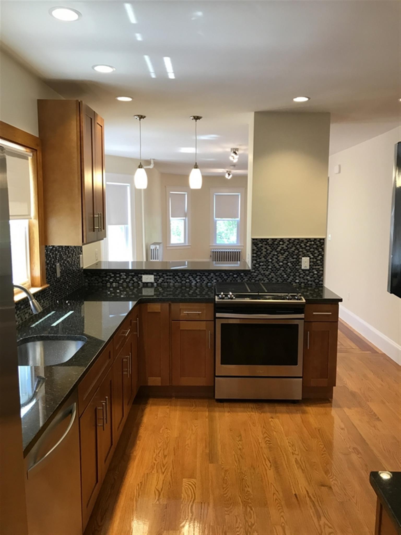 94 Bristol Rd, Medford