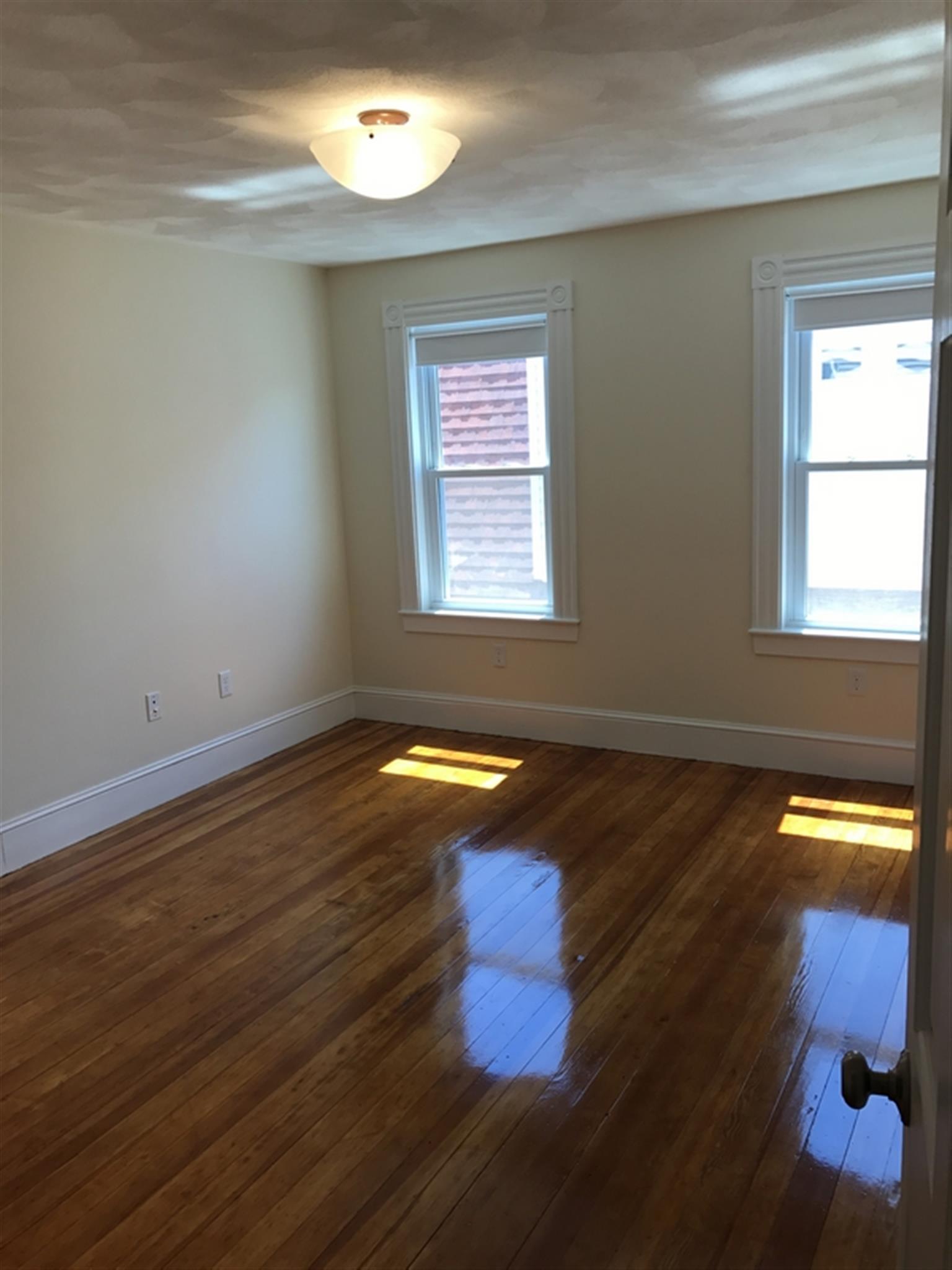 94 Bristol Rd, Medford