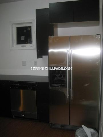 93 Hillside St, Mission Hill