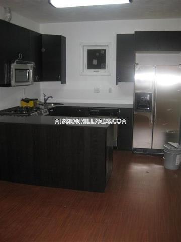 93 Hillside St, Mission Hill