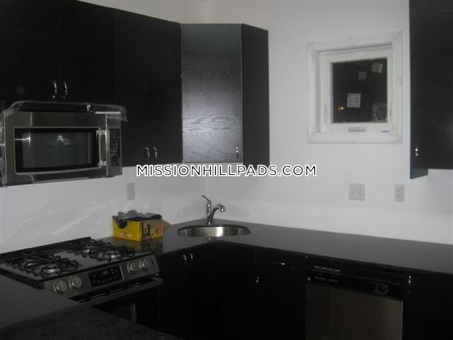 93 Hillside St, Mission Hill