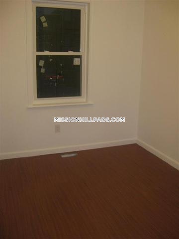 93 Hillside St, Mission Hill