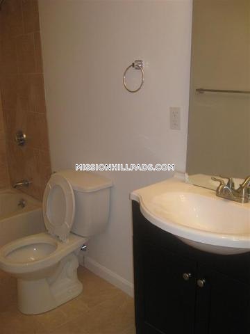 93 Hillside St, Mission Hill