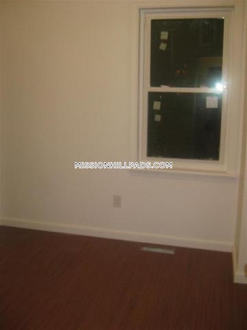 93 Hillside St, Mission Hill