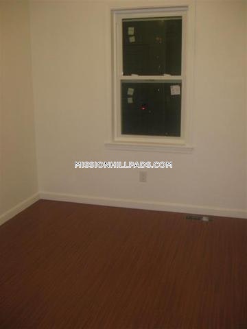 93 Hillside St, Mission Hill