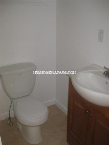 93 Hillside St, Mission Hill