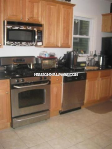 59 Hillside St, Mission Hill