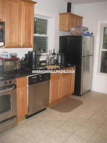 59 Hillside St, Mission Hill