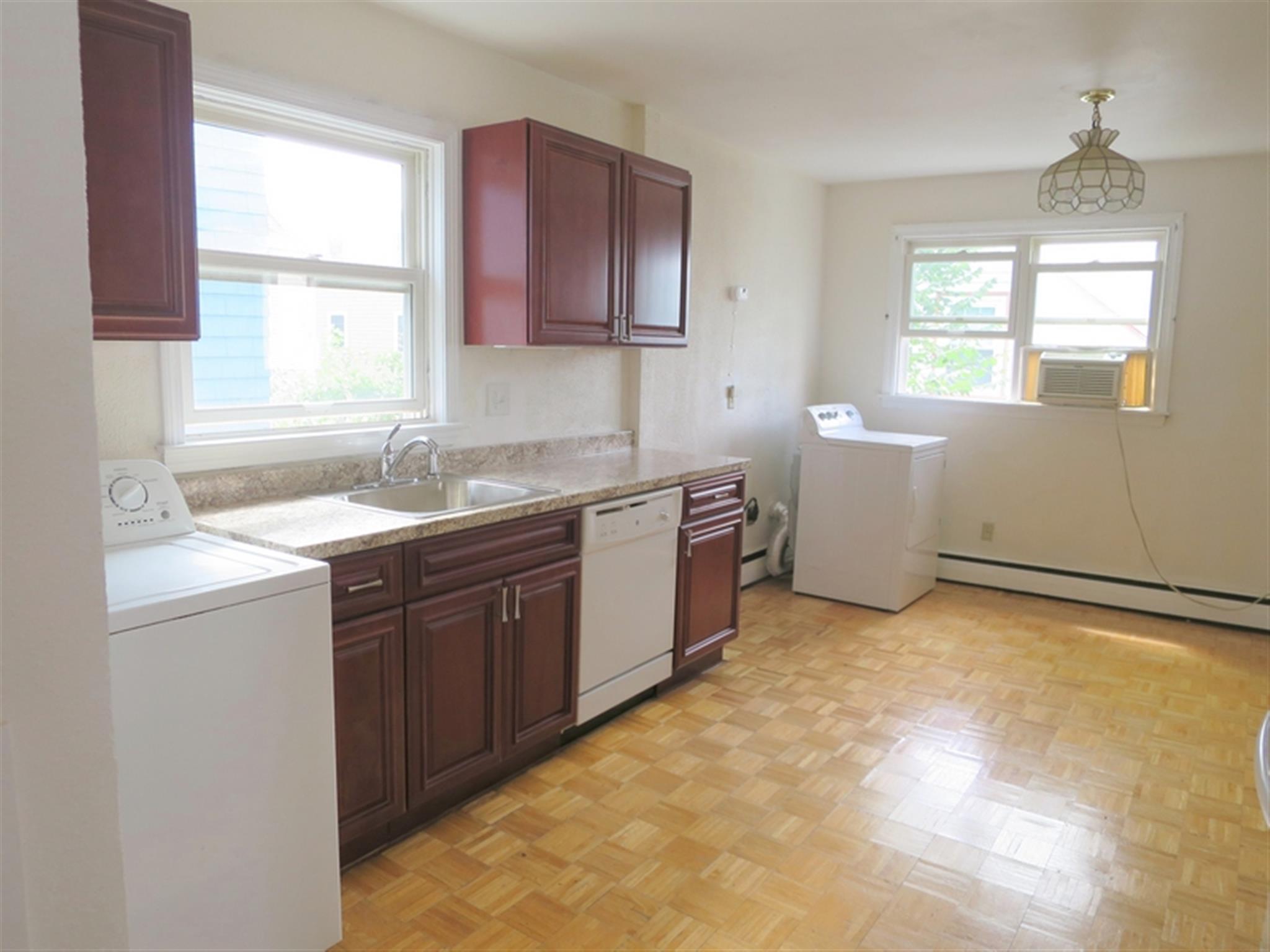 41 Hinckley St, Magoun Square