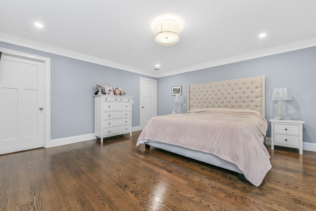 22 Moody St, Newton