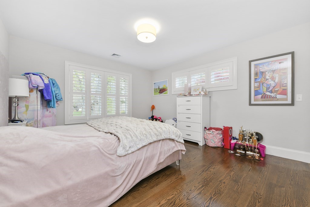 22 Moody St, Newton
