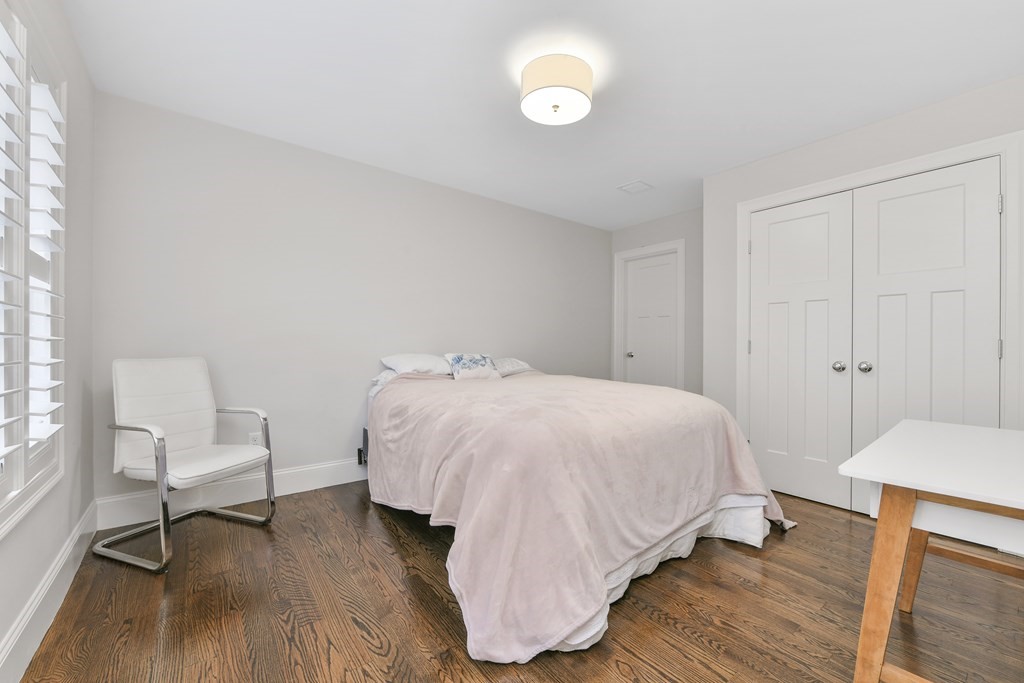 22 Moody St, Newton