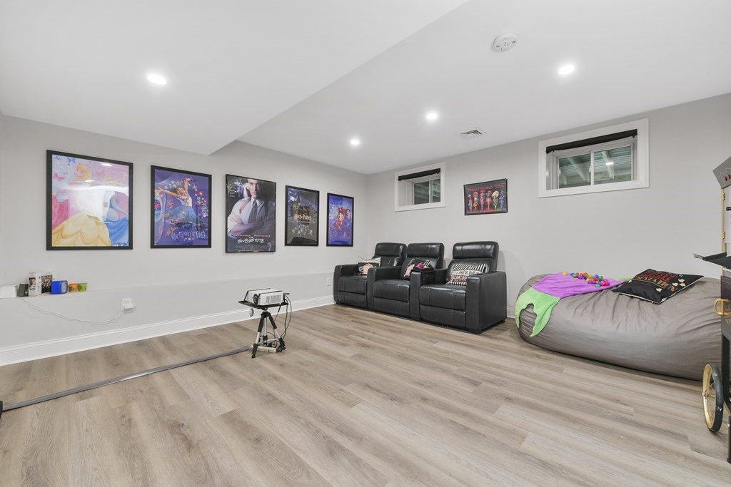22 Moody St, Newton