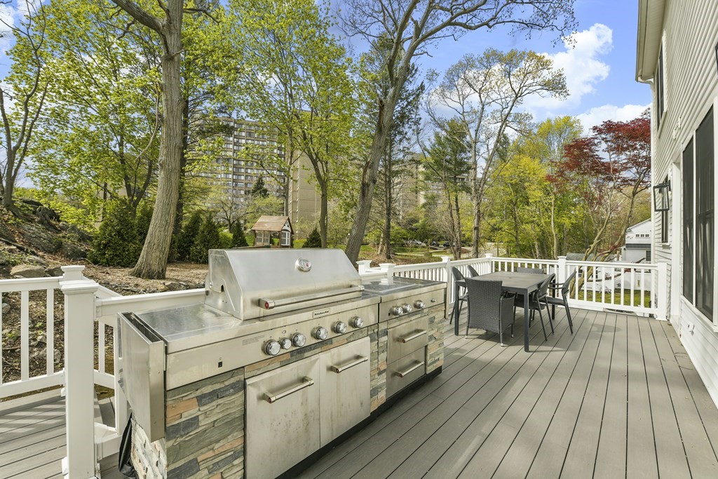 22 Moody St, Newton