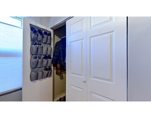 17 Chilcott Pl, Jamaica Plain