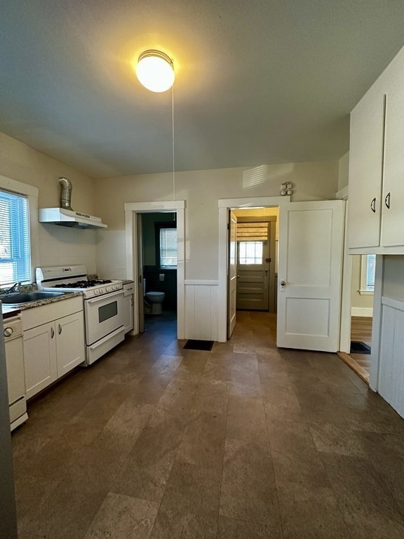 84 Adams Ave, Newton