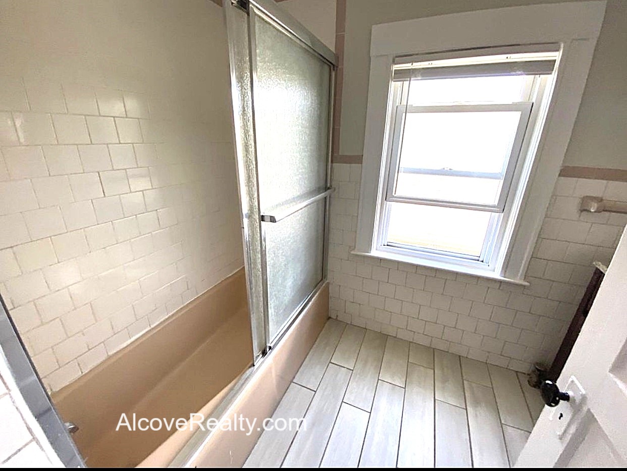 66 Simpson Ave, Tufts