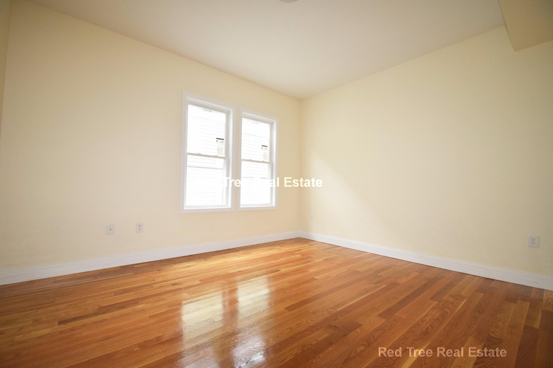 3235 Washington St, Jamaica Plain