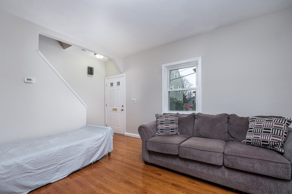 4 Orchard St, Newton