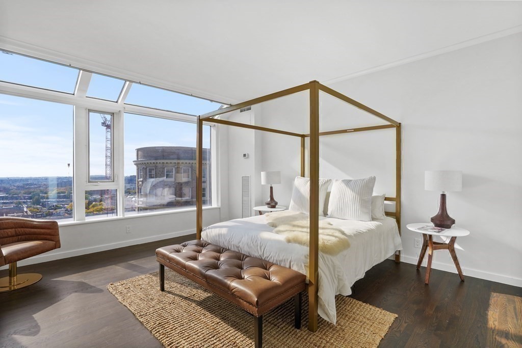 220 Boylston St, Back Bay