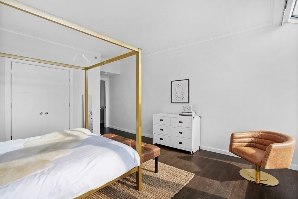 220 Boylston St, Back Bay