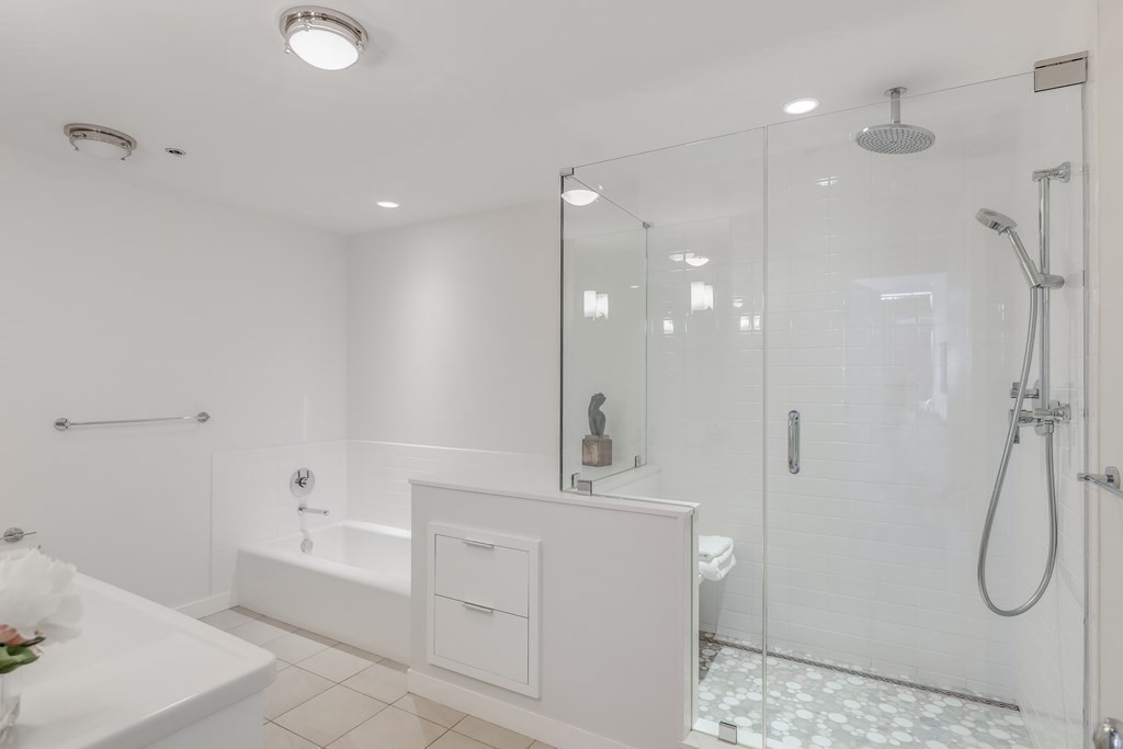 220 Boylston St, Back Bay