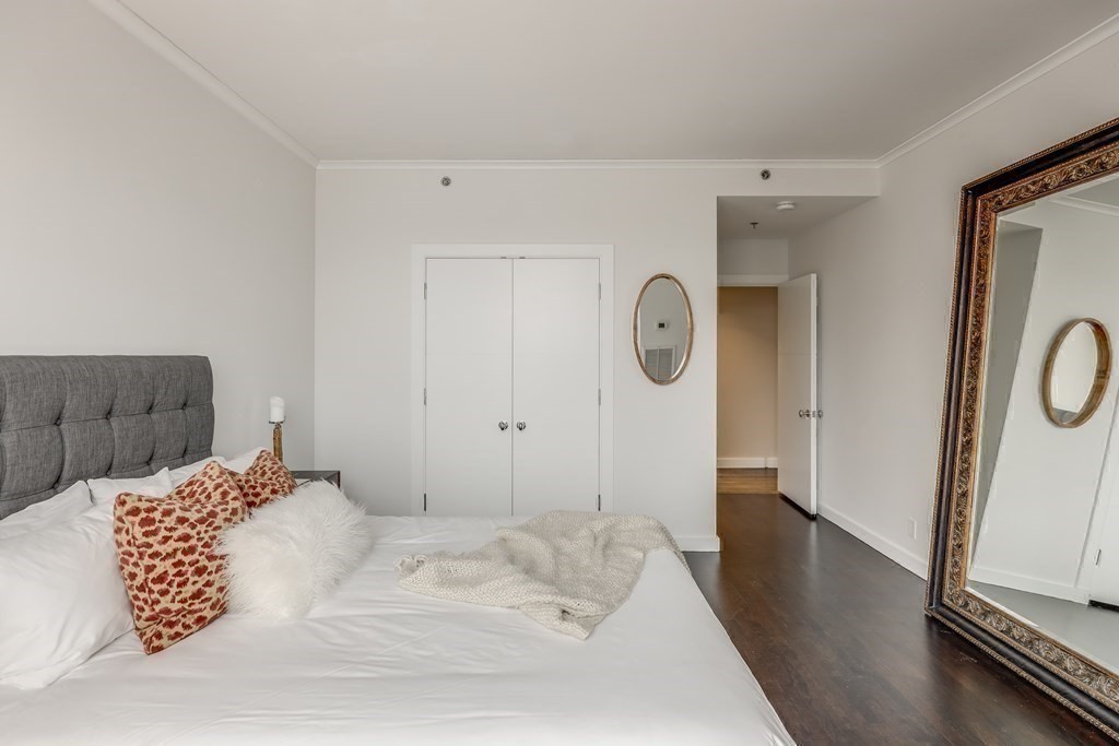 220 Boylston St, Back Bay