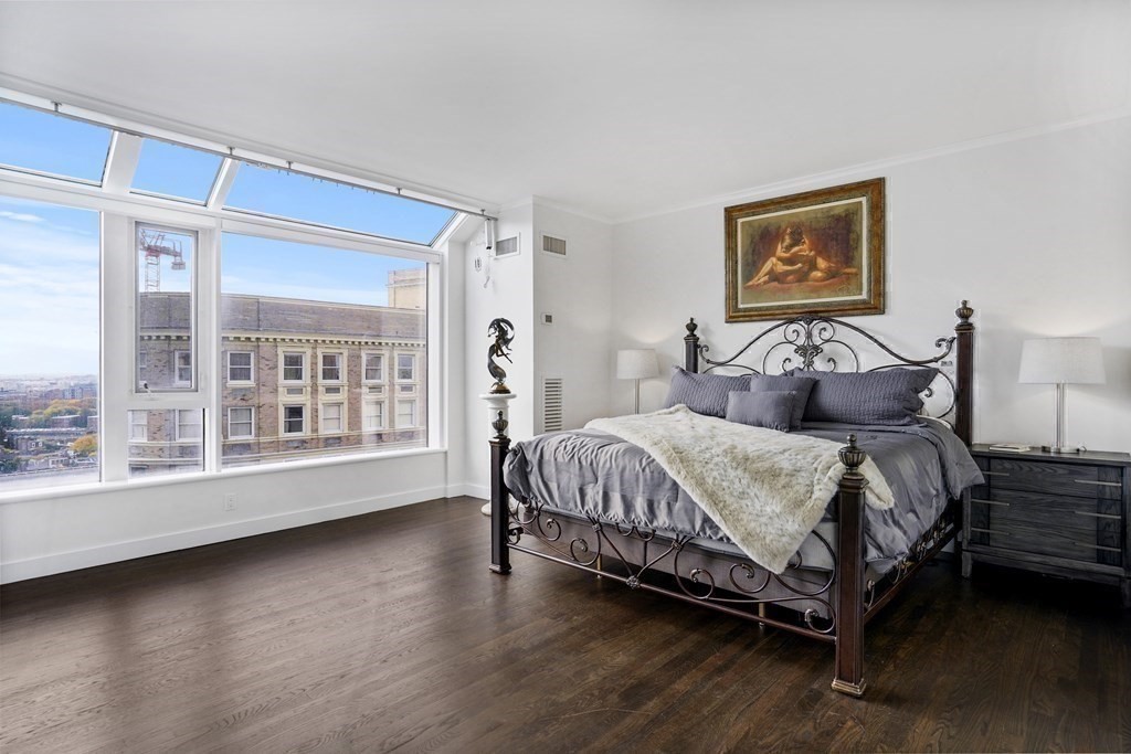 220 Boylston St, Back Bay