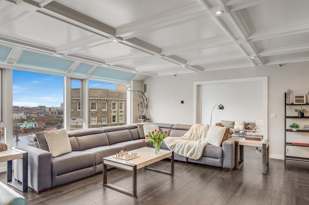 220 Boylston St, Back Bay