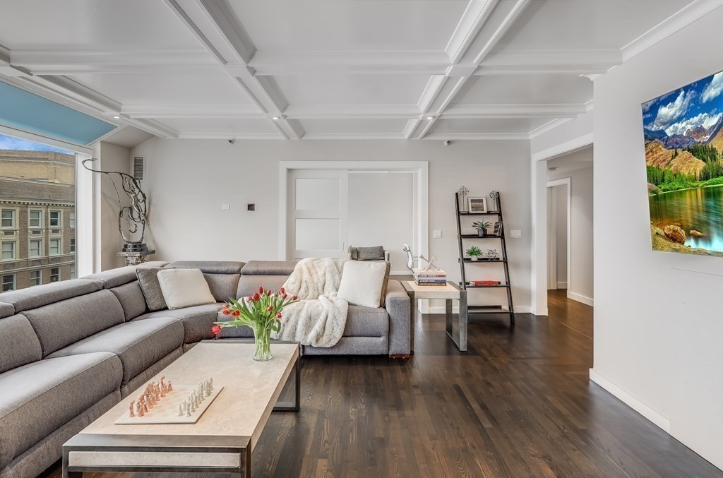 220 Boylston St, Back Bay