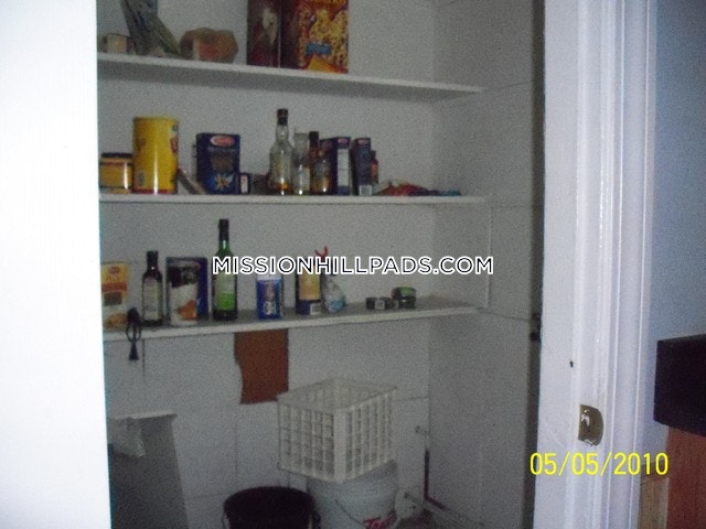 59 Hillside St, Mission Hill