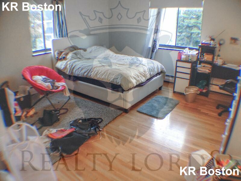 222 Babcock St, Coolidge Corner