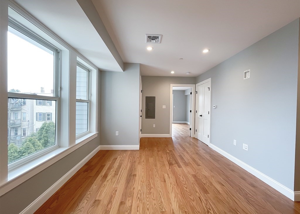 223 Saratoga St, East Boston