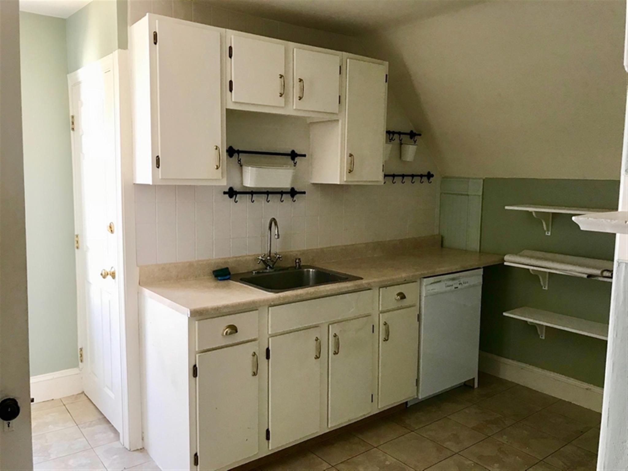 8 Charnwood Rd, Davis Square