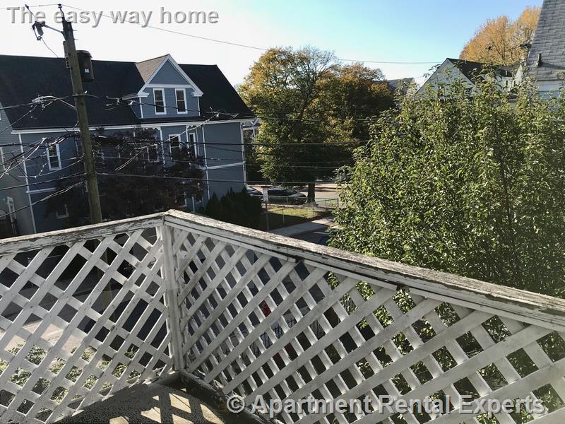 8 Charnwood Rd, Davis Square