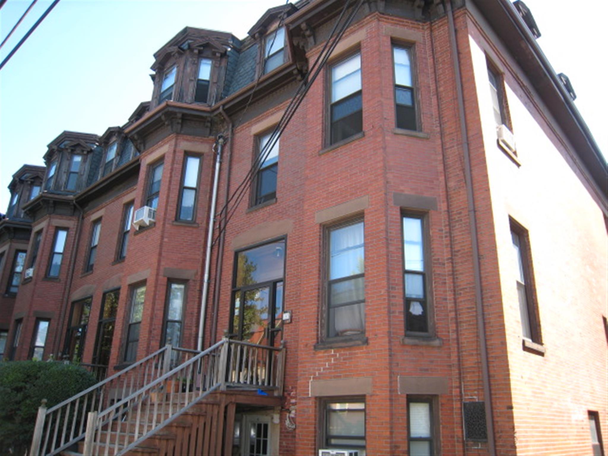 61 Adams St, Magoun Square