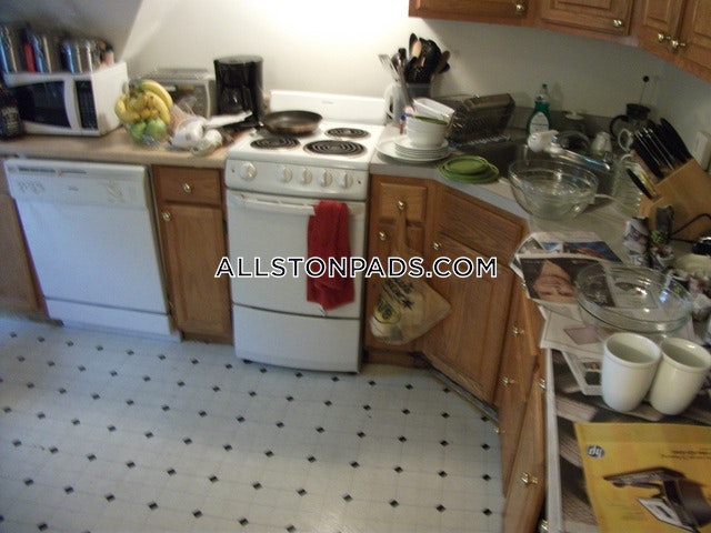 18 Greylock Rd, Allston