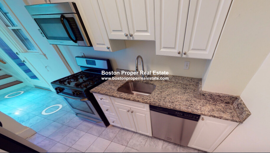 227 Newbury St, Back Bay