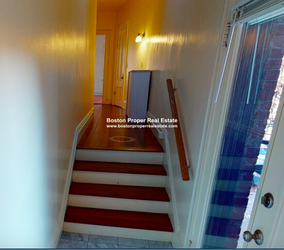 227 Newbury St, Back Bay