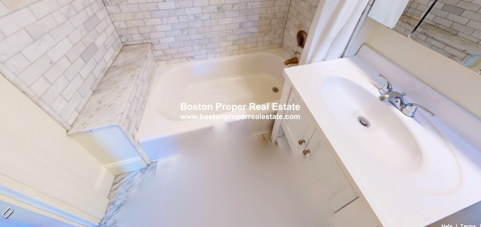 227 Newbury St, Back Bay