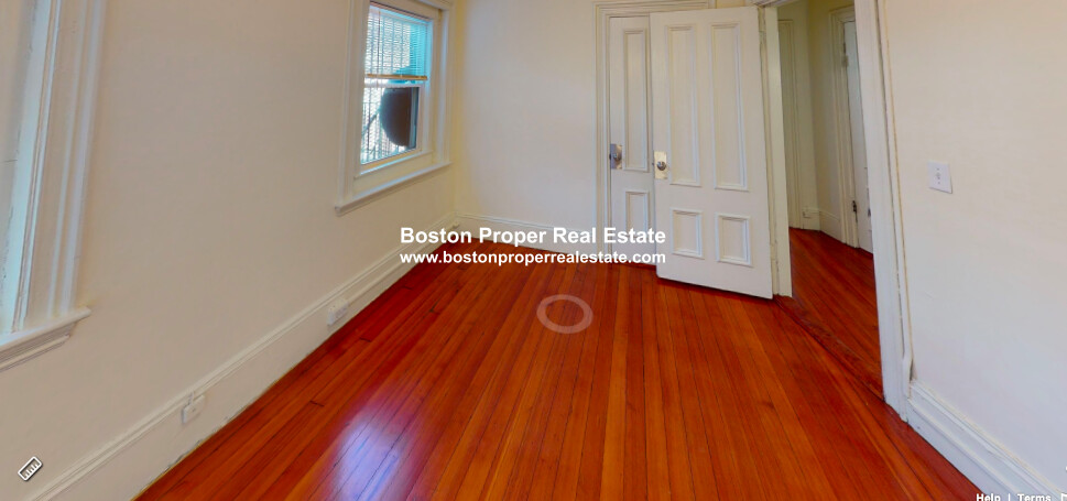 227 Newbury St, Back Bay