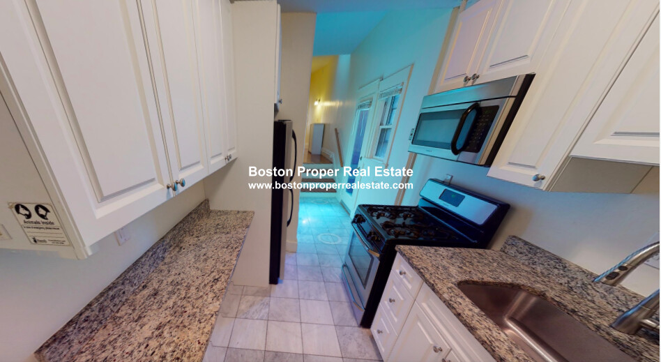 227 Newbury St, Back Bay