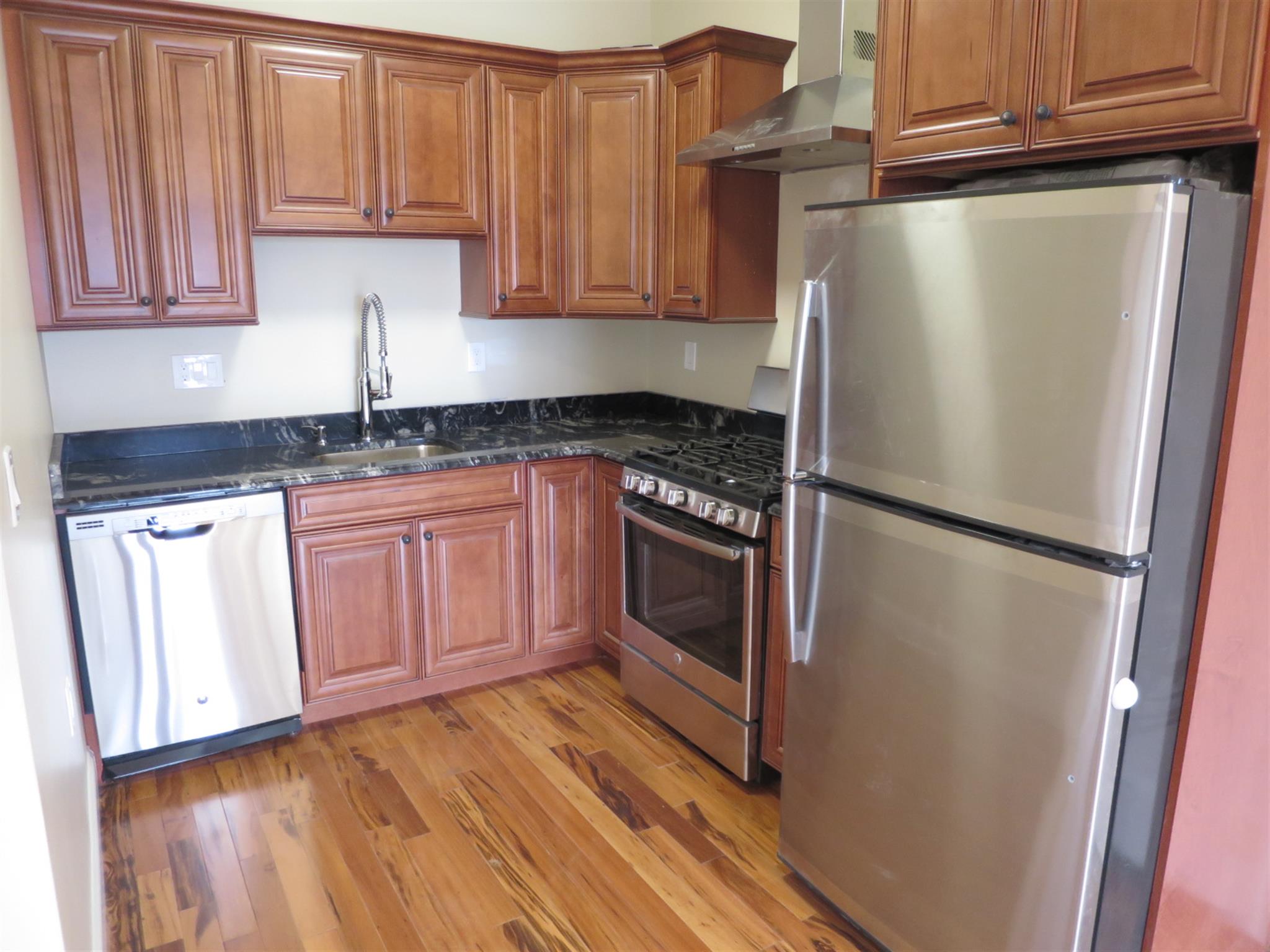 1121 Broadway, Teele Square