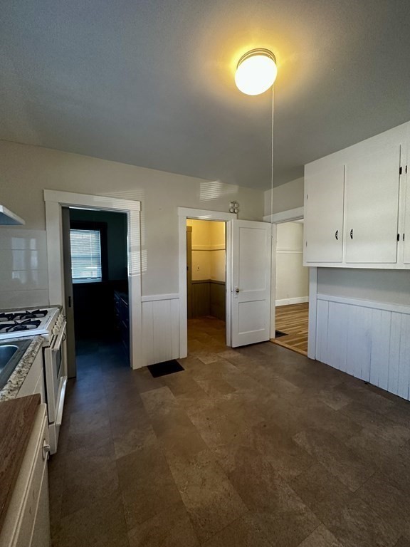 84 Adams Ave, Newton