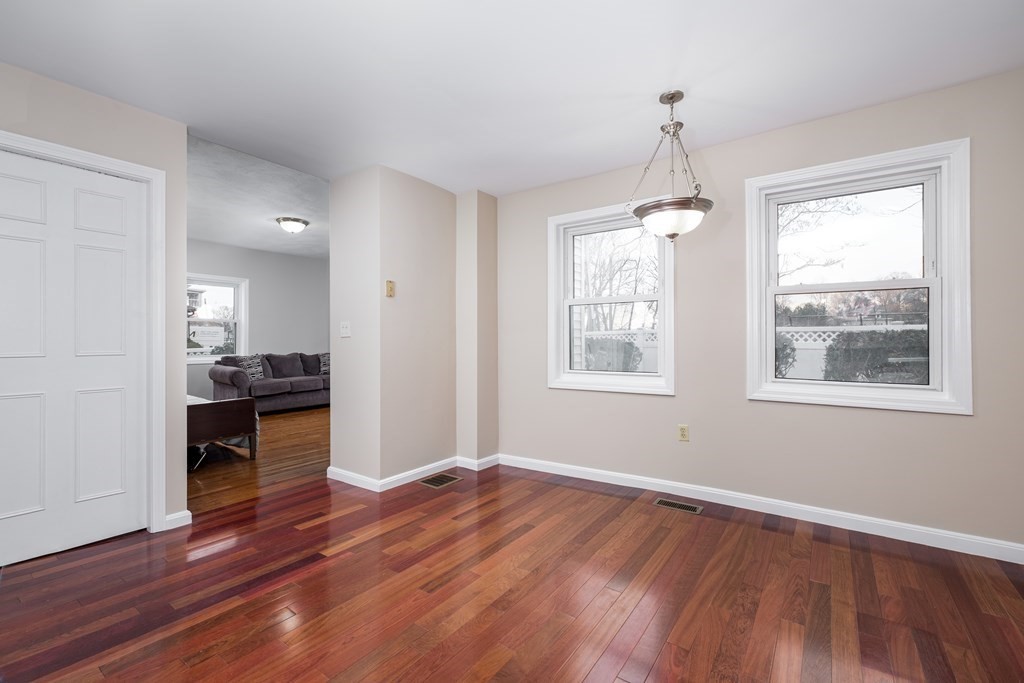 4 Orchard St, Newton