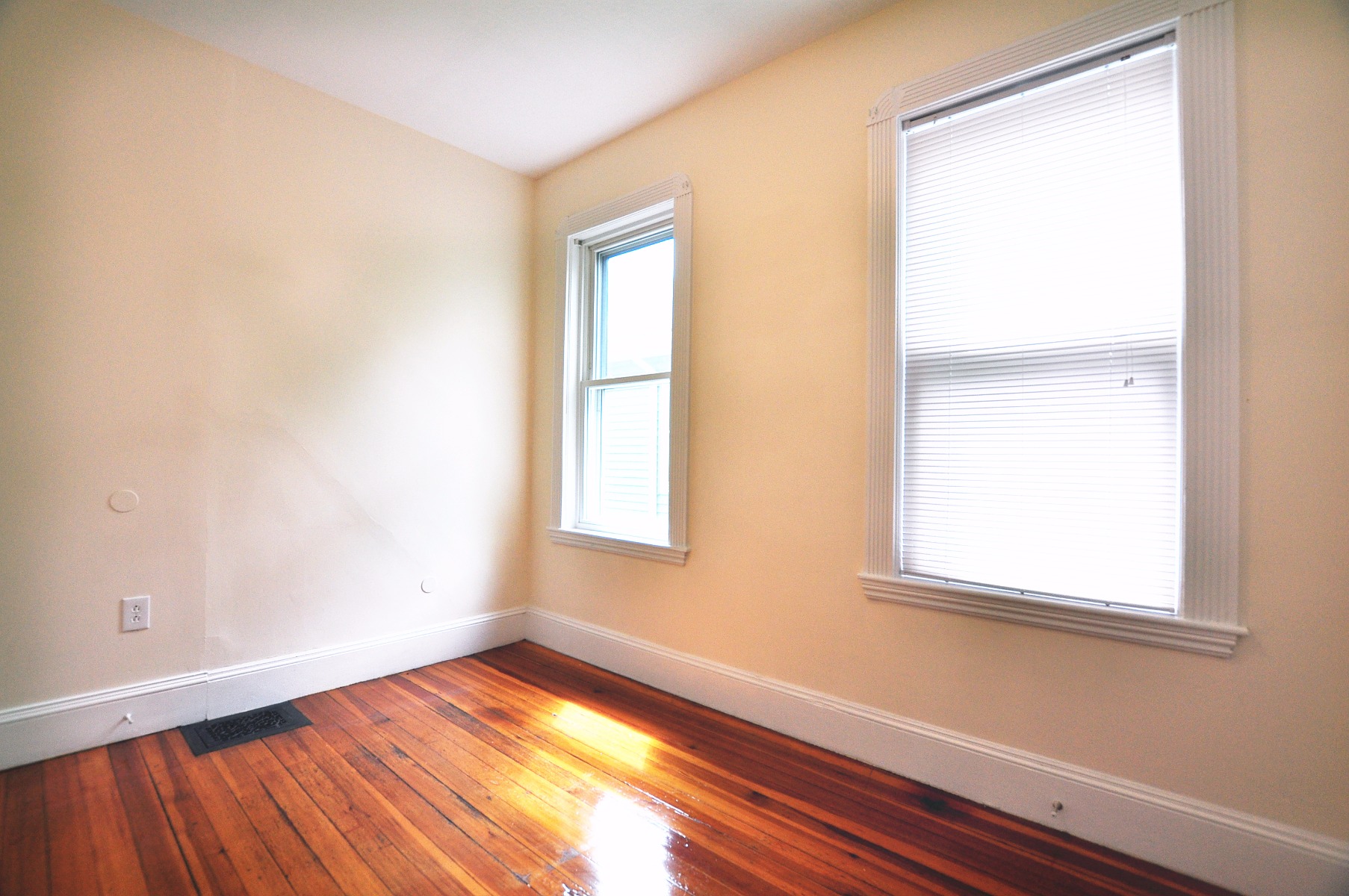 756 Saratoga St, East Boston